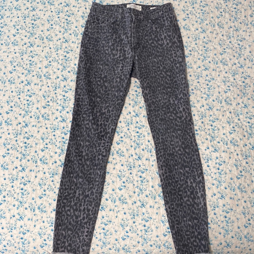 Jessica Simpson adored high rise ankle jeans